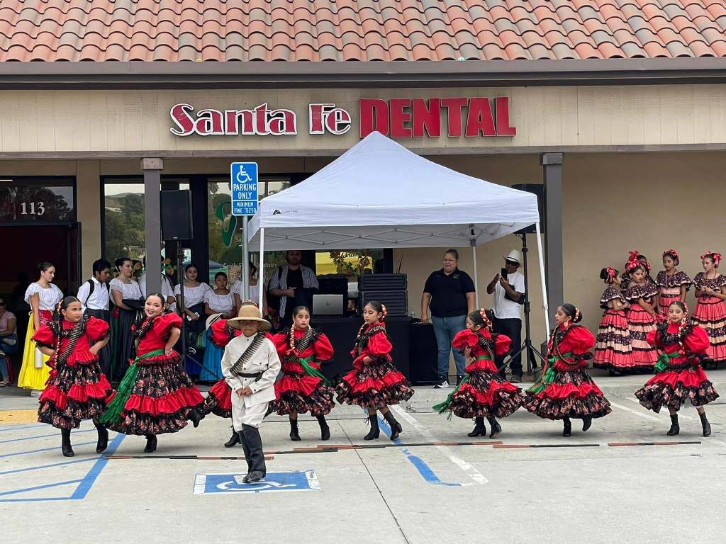 Santa Fe Dental Vista's Fiestas Patrias event photo 03