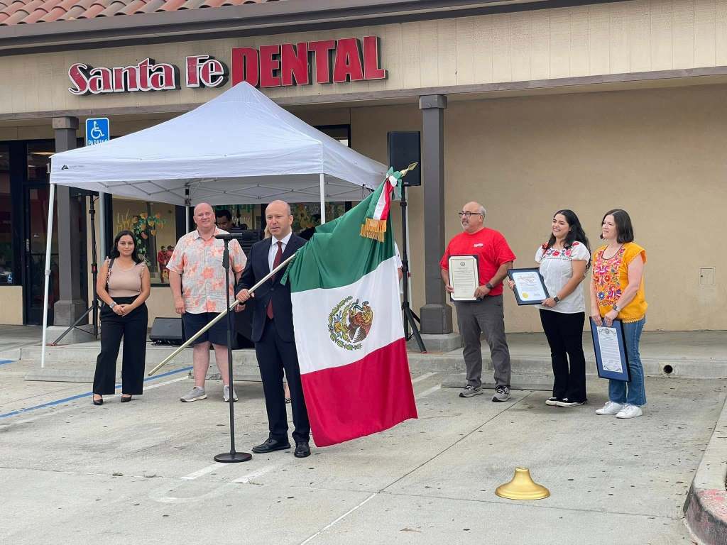 Santa Fe Dental Vista's Fiestas Patrias event photo 08